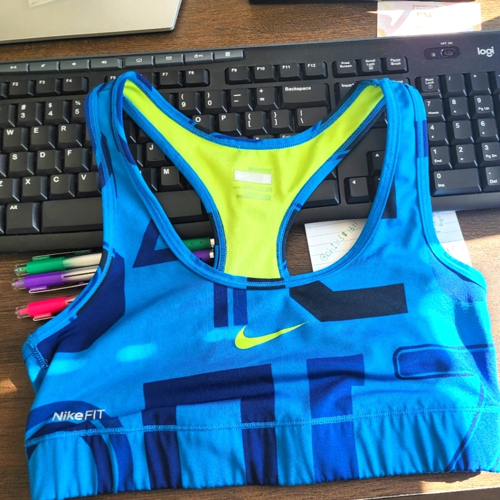 EUC Nike FIT sports bra size Small